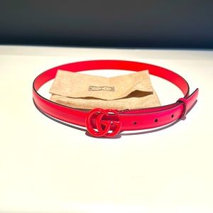 BRAND NEW never worn fuchsia colored Gucci belt with GG logo clasp!